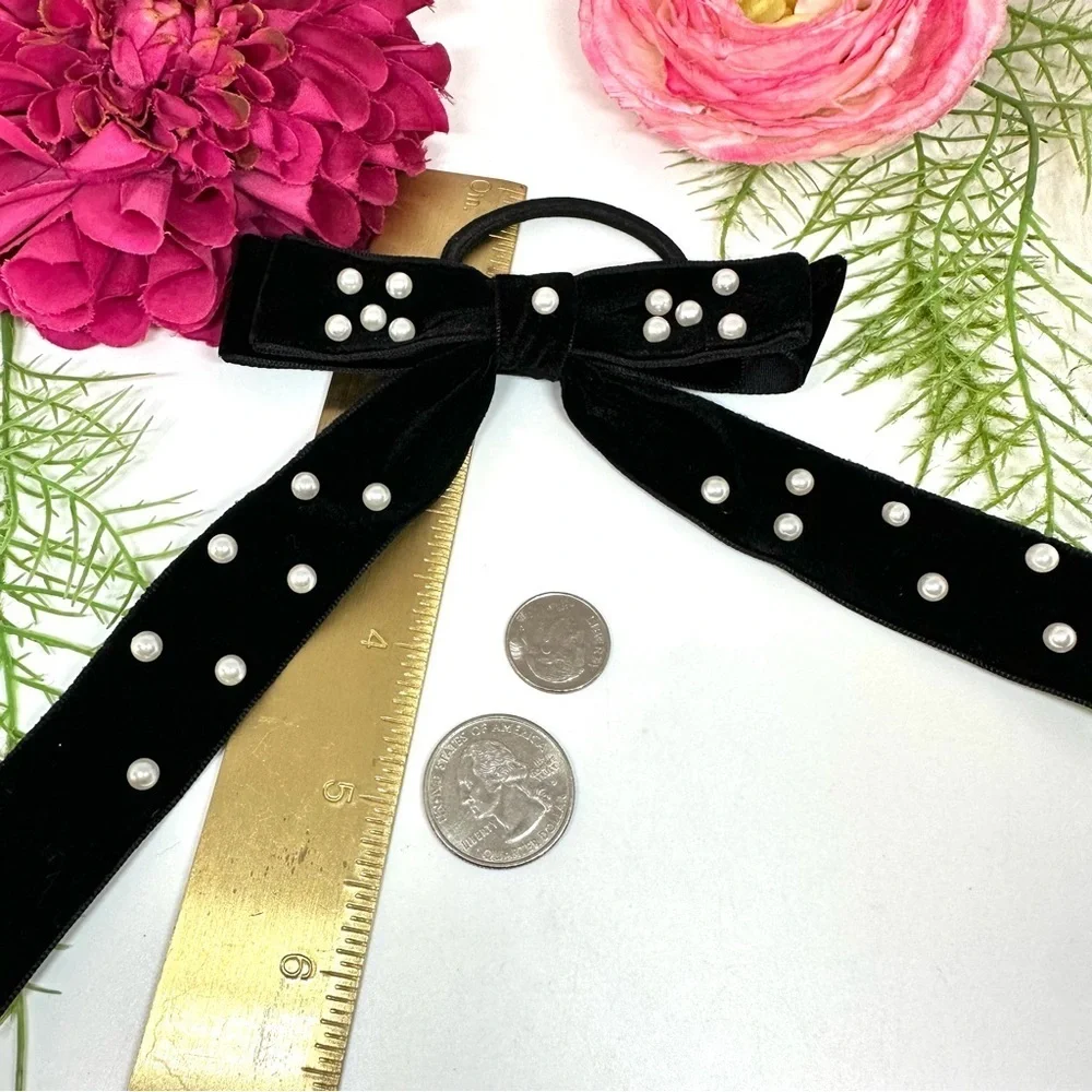 NEW⚜️Velvet Bow Pearl Embellished Hairtie